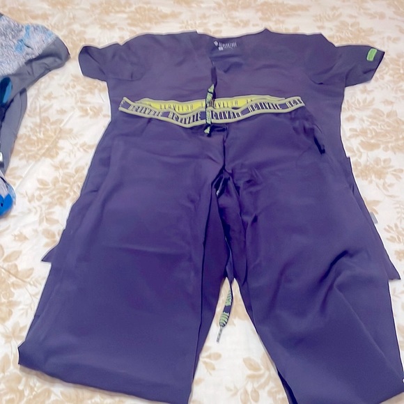 Scrubs. Small/Xsmall - Picture 4 of 10